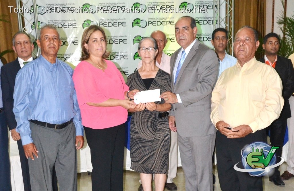 PEDEPE entrega un aporte económico a la Unión de Juntas de Vecinos de medio millón de pesos